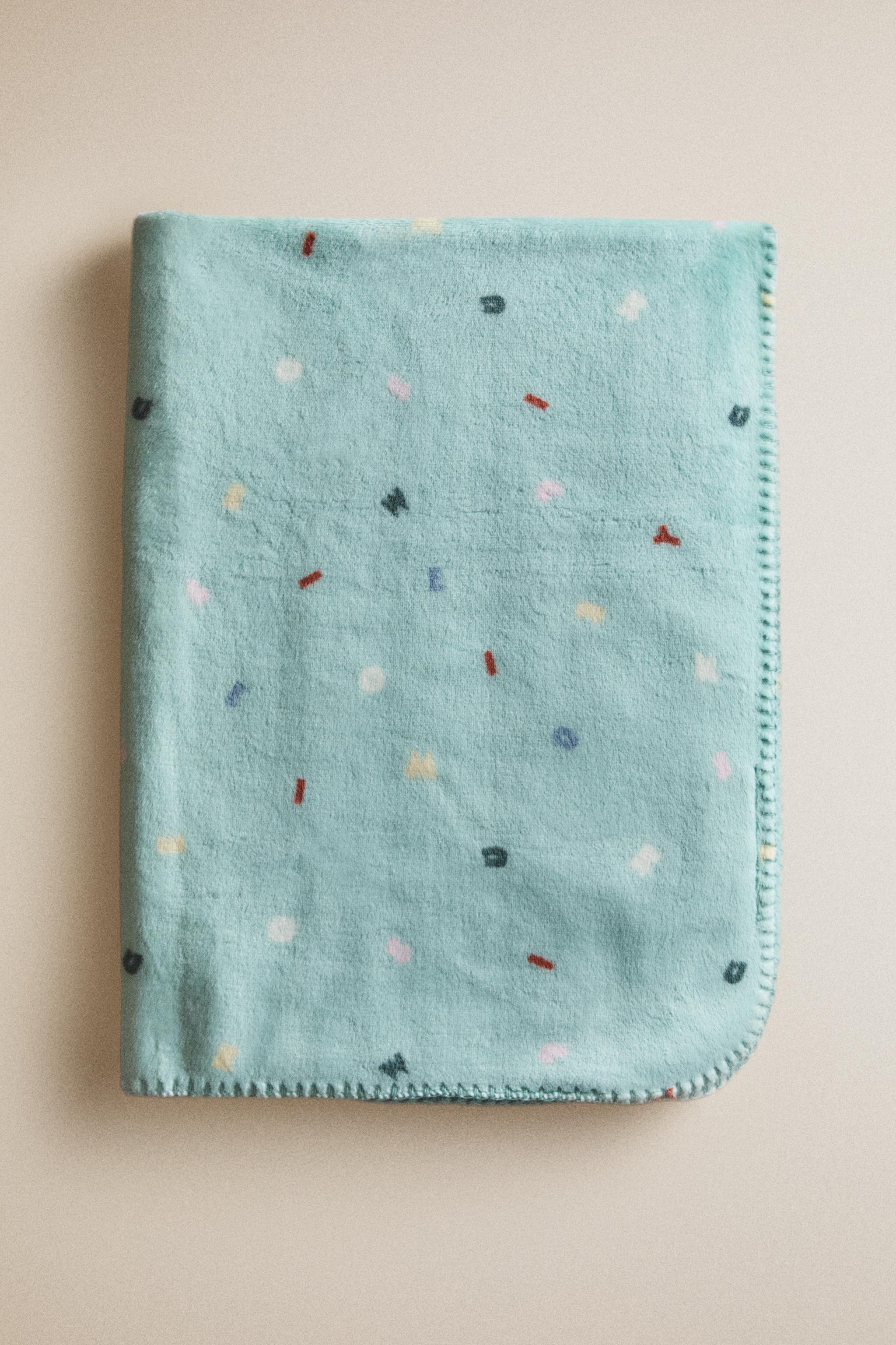 MICKEY & MINNIE LETTERS BABY FLEECE BLANKET ©DISNEY